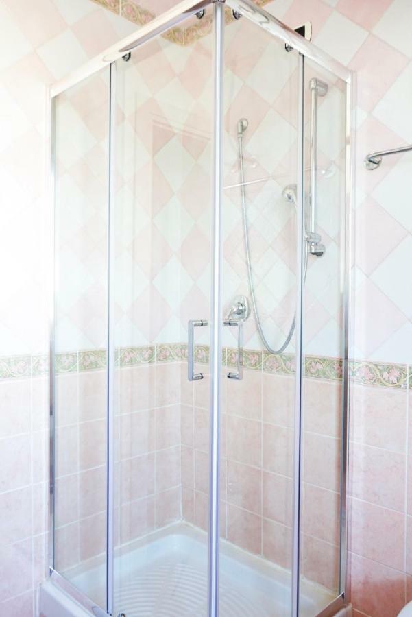 Villa Aurelia - Seafront Apartment With Terrace Quartu SantʼElena Exterior foto